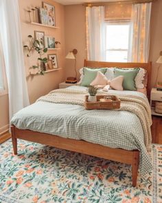 a bed room with a neatly made bed and lots of pillows on top of it