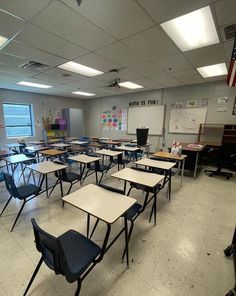 an empty classroom with desks and chairs