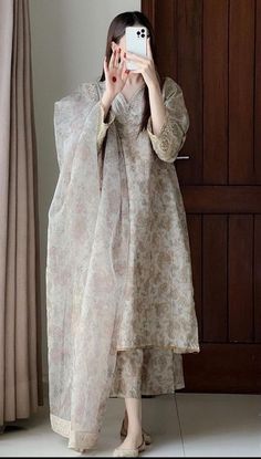 Simple Dress Casual, Desi Fashion Casual, Pakistani Fancy Dresses, Pakistani Dresses Casual, Salwar Kamiz, Beautiful Pakistani Dresses, Modest Dresses Casual, Simple Pakistani Dresses, Designer Dresses Casual