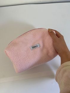 Aesthetic Pouch, Aesthetic Rosa, Barbiecore Aesthetic, Beauty Bags, Make Up Bags, Pink Pouch, Skin Care Makeup, Pouch Makeup, Pics Inspo