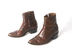 Vintage 60's -70's beatle boots Mens size 9 listed, please consult measurements for best fit Interior sole length - 10.5 inches Heel - 2 inches Width at widest - 4 inches Total Height as measured from heel to top - 6.5 inches Leather boots Great condition sh44 1960s Men, Chelsea Leather Boots, Beatle Boots, Boots Mens, Mens Shoes Boots, 5 Inch Heels, Vintage 60s, Boots Men, Leather Boots