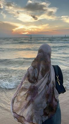 Hijabi Beach Pictures, Hijabi Instagram, Summer Hijabi, Hijabi Summer, Ootd Poses