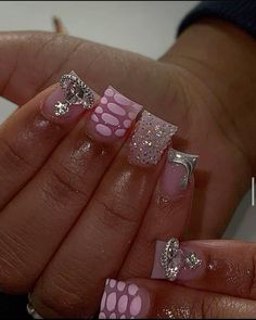 Short Nails Kawaii, Short Nails Black Girls Ideas, Acrylic Nails Square Short, Cute Shorties Acrylic Nails, Nail Art Charms, Short Nails Y2k, Birthday Short Nails, Junk Nails Short, Shorties Nails