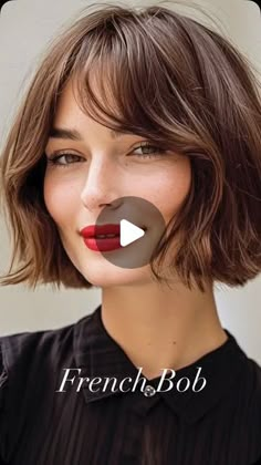 Vitor J Avanti | Referência em Beleza e Bem-Estar on Instagram: "✨ French Bob: a tendência que está dominando o mundo da beleza! ✂️
O corte perfeito para quem busca sofisticação, modernidade e leveza em um só visual. O French Bob é elegante, prático e valoriza todos os tipos de rosto.

Quer transformar o seu look e sentir o poder dessa tendência? 💇‍♀️
📆 Agende já o seu horário e venha viver a experiência de um corte exclusivo no meu espaço 5 estrelas! 🌟

📲 Entre em contato pelo direct ou WhatsApp e garanta o seu momento VIP.
#FrenchBob #Tendência2024 #CorteChique #TransformaçãoDeVisual #BelezaVIP" Date Night Hair, Bob Fosse, French Bob, Style Hair, Layered Look, Beach Waves, Prom Hair, Cut And Style, Redheads