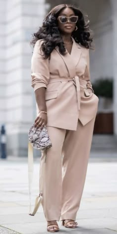 Casual Summer Outfits For Women, Elegante Y Chic, Stylish Work Attire, Business Casual Outfits For Work, Timeless Wardrobe, Woman Suit Fashion, Wedding Guest Outfit Summer, Professional Outfits