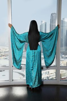 Turquoise blue silk kimono robe with dramatic old hollywood wide sleeves. Wear it as a plus size loungewear dressing gown or resort wear cover up ➡️ Buy now ! Elegant Blue Wrap Kimono, Bridal Dressing Gown, Lingerie Pajamas, Furisode Kimono, Kimono Set, Silk Robe Long, Paisley Kimono, Green Kimono, Retro Lingerie