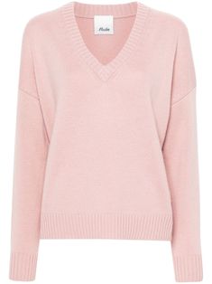 Find ALLUDE V-neck Sweater on Editorialist. powder pink virgin wool-cashmere blend knitted construction ribbed V-neck drop shoulder long sleeves ribbed cuffs and hem V Neck Pink Sweater, Plain Sweaters, Light Pink Sweaters, Outfit Inspo Casual, City Dress, Light Sweater, Summer Beach Wear, Powder Pink, Cosplay Outfits