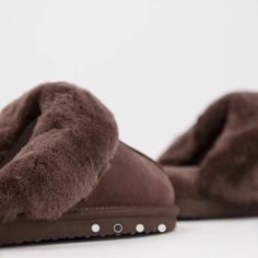 Redfoot Sheepskin Mule Slippers In Chocolate Brown Warm, Cozy Slippers New In Box Uk 3, Us 5, Eu 36 Super Cozy And Warm Suede Upper Sheepskin Lining Lining: 100% Sheepskin, Sole: 100% Rubber, Upper: 100% Sheepskin. Makes A Great Gift For Back To School, Back To College, Housewarming Gift Ideas, Warm Slippers, Home Slippers, Shearling Slippers, Chocolate Brown Slippers, Soft Slippers, House Shoes, Gift Ideas , Holidays Gift Ideas, Homey Gifts, Super Cute House Slippers, Soft And Cozy Slippers, Br Brown Fluffy Slippers With Round Toe, Shearling Slippers With Faux Fur Lining And Round Toe, Brown Plush Lined Slippers For Indoor, Brown Plush Lined Indoor Slippers, Winter Sheepskin Slippers With Suede Lining, Brown Sheepskin Closed Toe Slippers, Brown Winter Slippers With Plush Lining, Brown Shearling Slippers With Round Toe, Brown Sheepskin Slippers With Round Toe