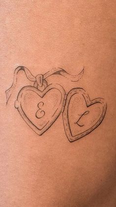 Old Hollywood Tattoo, Heart Necklace Tattoo, Boyfriend Tattoo, Romantic Tattoos, Heart Locket Tattoo, Teardrop Tattoo, Locket Tattoos, Aries Tattoos