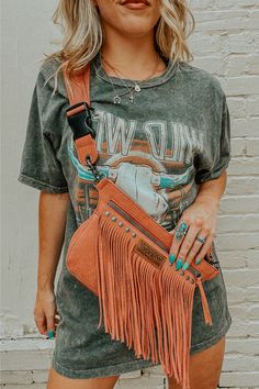 THE must have purse to take shopping. Detailed with fringe and studs for the perfect look. Shop this bag now if you're a girl on the go. Desert Grunge, Western Bags Purses, Fringe Crossbody Purse, Country And Western, Cosmetology School, Personal Style Inspiration, Style Goals, Country Concert, Vintage Life