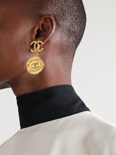 Each piece of vintage Chanel jewelry comes with a story of its own, told through the unique marks and gentle wear. Sourced by Susan Caplan, these gold-plated earrings have interlocking 'CC' emblems as posts and dainty charms engraved with the same iconic motif. The hammered finish catches the light beautifully.   This Chanel item has been authenticated by Susan Caplan. Susan Caplan is not affiliated or endorsed by Chanel Vintage Chanel Earrings, Vintage Chanel Jewelry, Winter Wishlist, Branding Inspo, Flat Dress Shoes, Chanel Earrings, Chanel Jewelry, Threader Earrings, Fine Jewelry Designers