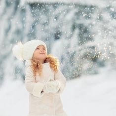 Alexandrina Dresses, Innocent Beauty, Snow Photos, Winter Pics, Toddler Photos, Winter Photoshoot, Photo Backdrops, Maternity Poses, Kids Outdoor