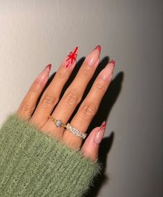 Long elegant almond Christmas nails Liquid Gel Nails, Cutesy Nails, Urban Nails, Engagement Nails, Minimal Nails, Blush Nails, Nail Colours, Nails Christmas, Nail Idea