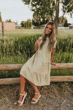 Cute Church Outfits, Basic Fashion, Cute Modest Outfits, Gaun Fashion, Summer Fashion Dresses, Church Outfits, Fashion Tips For Women, How To Pose, Girls Fashion