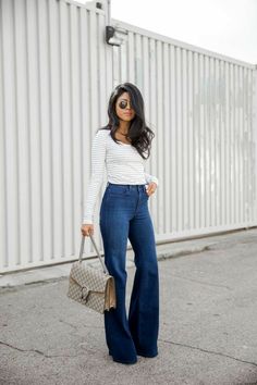 High Waisted Flare Jeans Outfit, Flair Jeans Outfit, Flare Jean Outfit, Flare Jeans Outfit, Jeans Trend, High Waisted Jeans Vintage, Flair Jeans, High Waisted Flare Jeans, High Waisted Flares