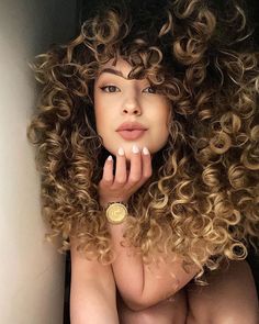 Curly Shag, Curly Bangs, Hairdos For Curly Hair, Curly Girl Method, Curly Hair Inspiration, Coily Hair, Types Of Curls, Permed Hairstyles, Short Natural Hair Styles