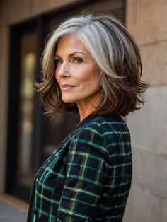 Hairstyles For Over 50 Medium Length, Grey Hairstyles Over 50, 50 Haircuts For Women Over 50, Hair For 50 Year Old Women, Mom Cut Oval Face, Hot Mom Haircut, Layers Around The Face