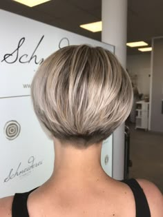 Κούρεμα Bob, Trendy Bob, Short Hair Back, Trendy Bob Hairstyles, Short Hair Pixie Cuts, Short Hair Trends, Short Grey Hair, Short Hairstyles For Thick Hair, Edgy Short Hair