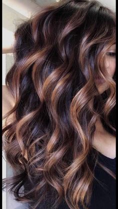 Highlights Brown Hair Lowlights, Long Wavy Hairstyles With Braid, Best New Hair Colors 2023, Bayalage Brunette 2023, Brunette Hair With Definition, Angled Mid Length Hair, Fall Hair Colors For Freckles, Winter 2023 Balayage, Caramel Highlights Long Hair