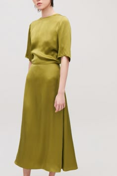 LONG SILK DRESS - Woodbine green - Dresses - COS Long Silk Dress, Silk Summer Dress, Quoi Porter, Chique Outfits, Green Dresses, Silk Dress Long, Wedding Officiant, Dresses Ideas, Guest Dress