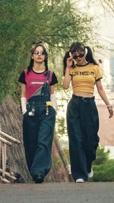 Aesthetic 90s Hip Hop Fashion Outfit Ideas | 90s Hip Hop Trends | 90s Outfits 2000s Fashion In Japan, 90s Streetwear Japan, 2000s Aesthetic Women, Hip Hop Clothes Aesthetic, 90 Japanese Fashion, Japanese 90s Outfit, 2521 Outfit Ideas, 2000 Korean Fashion, Street Style Japanese