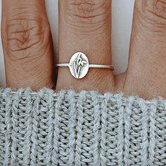 Snowdrop Flower Ring, January Birth Flower Ring, Flower Signet Ring, Snowdrop Jewelry, Birth Month Flower Ring Christmas Gift in Gold, Silver, Rose Gold. PRODUCT INFO ✔ Handmade to order. ✔ Material: solid sterling silver. ✔ Oval size:  0.3 in x 0.24 in, thickness: 0.05 in. ✔ Color: slightly black on silver color and plain on gold plated color. ✔ We use US ring size (please refer to the last picture for the instruction to find your size at home without sizing tool). PRODUCTION & SHIPPING TIME ✔ Our pieces are handmade after we receive the order so please expect 3-7 business days for us to make your jewelry before we ship it. ✔ Shipping method and timeline: 1. It will take 2-4 weeks to deliver your jewelry after we've marked your order as shipped. 2. We will ship your package through a priv January Birth Flower, January Birth Flowers, Born In January, Christmas Gift For Women, January Birthday, Birthday Jewelry, Ring Flower, Birth Month Flower