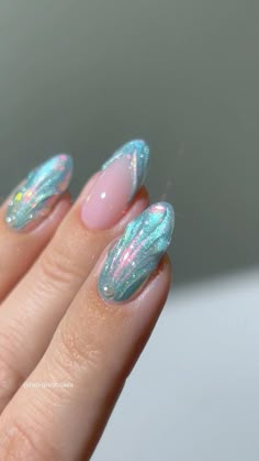 Nails 2023 Trends Mermaid, Mermaid Shell Nails, Almond Nails Mermaid Effect, Gel Nail Mermaid Design, Mermaidcore Nails Aesthetic, Mint Nails, Mint Green Nails, Wow Nails, Chrome Nails Designs