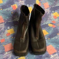 Description- La Canadienne 90s Ankle Boots Size- Women's 8m, Fits Like A 7 Flaws- Some Wear, Scuffing To The Toes, Creasing Tag Info- Made In Canada Tags- 1990s, Designer, Leather, Grunge, Retro, Indie, 90s, Vintage No Transactions Off App Bin 8 Grunge Closet, 90s Boots, Everyday Boots, Square Toe Boots, 90s Vintage, Ankle Booties, American Vintage, Pet Friendly, Bootie Boots