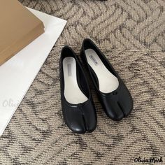 Olivia Mark - Split Toe Pigskin Lazy Horse Hoof Flat Single Shoes Hoof Shoes, Horse Hoof, Party Heels, Pig Skin, Thick Heels, Leather Flats, Strappy Sandals, Olivia Mark, Low Heels