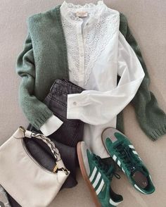 Preppy Chic Outfits, Clothes And Shoes, Looks Chic, Work Outfits Women, Fashion Aesthetic, Business Casual Outfits, Fashion Mode