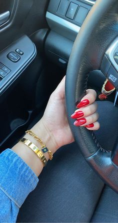 Red Like Roses, Girly Car Accessories, Beachy Outfits, Video Call With Boyfriend Screen Photo, Mirror Selfie Poses, Hand Pictures, Cute Tumblr Pictures, Asian Eye Makeup, Creative Instagram Photo Ideas