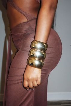 Gold bracelet Only one comes when you order one. Gold Chunky Chain Bracelet, Gold Stacked Bracelets, Bangles Outfit, Gold Plated Chunky Chain Bracelet, Elegant Gold Chunky Bracelets, Gold Jewelry Baddie Aesthetic, Chunky Gold Jewelry Black Women, Luxury Gold Plated Chunky Chain Bracelet, Maximalist Jewelry