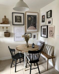 25 small dining room ideas 2 Dining Corner Wall Decor, Gallery Wall For Small Space, Corner Gallery Wall Kitchen, Corner Gallery Wall Dining Room, Small Living Room Wall Ideas, Scandi Gallery Wall, Kitchen Wall Gallery Ideas, Photo Wall Kitchen, Corner Photo Gallery Wall