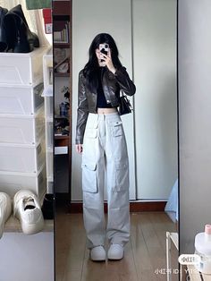 Korean Girl Outfits Casual, Ivory Cargo Pants Outfit, Outfit Konser, Aesthetic Items, Ulzzang Outfit, Slay The Day, Easy Trendy Outfits