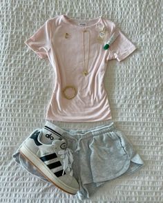 @miaslife_09 on tt Adidas Spezials, Gain Confidence, Casual Preppy Outfits, Trendy Outfits For Teens, Cute Preppy Outfits, School Looks, Simple Trendy Outfits