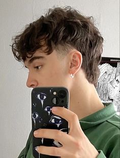 Modern Mullet Haircut, Mullet Haircuts, Mullet Hairstyles, Taper Fade Short Hair, Short Mullet, Mullet Haircut, Mens Hairstyles Thick Hair, Modern Mullet