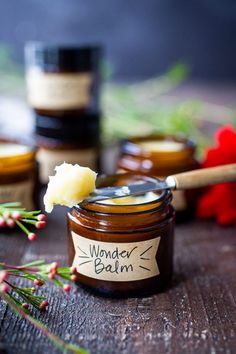 Săpunuri Handmade, Salve Recipes, Hand Salve, Face Balm, Herbal Salves, Body Butters Recipe, Healing Salves, Diy Lotion, Healing Balm