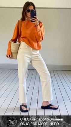 Whit this outfit you will walk past others with style. The combo sweater-pants is so good. Visit our instagram @inspofits_women for daily new inspirig posts! White Jeans Outfit, Skandinavian Fashion, Orange Sweater, Chique Outfits, Outfit Jeans, Kaia Gerber, Outfit Trends, Create Outfits