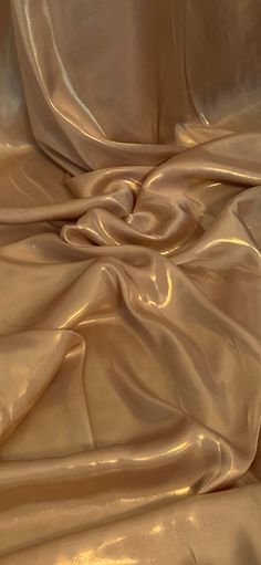 Goddess Aesthetic, Gold Girl, Gold Aesthetic, Table Runners Wedding, Foto Casual, Luxury Aesthetic, Beige Aesthetic, Golden Girl, Brown Aesthetic