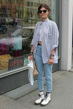 Bedroom Ikea, Martens Outfit, White Dr Martens, Look 80s, White Doc Martens, Dr Martens Outfit, 80s Fashion Trends, Doc Martens Outfit, 90's Fashion