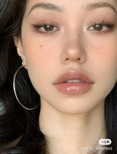 Cool Tone Natural Makeup, Unapproachable Makeup Aesthetic, Natural Earthy Makeup, Asian Almond Eyes, Igari Makeup Dark Skin, Soft Asian Makeup, Vietnamese Makeup, New Jeans Makeup, Bisexual Makeup