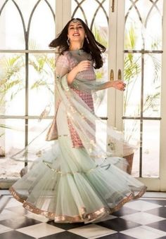 Poses In Garara, Sarara Dress Indian Weddings, Garara Suit, Palazzo Suit, Salwar Kamiz, Sharara Suit, Red Lehenga, Indian Gowns Dresses