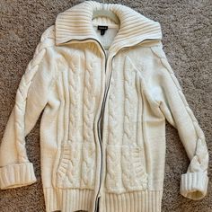 Torrid Chunky Cable Knit Heavy Sweater Jacket Coat, Size 00, Ivory Cream Color, Heavy Warm And Substantial With An Oversized Lapel Collar. This Is From My Personal Closet. I Loved It, But Never Had An Occasion To Wear It. Please Give It A New Home And Enjoy This Beautiful Sweater Coat. It’s Selling For Rather High Prices Over On *Bay. Knit Zipper Sweater, White Sweater Jacket, Cutesy Clothes, Winter Board, Heavy Winter Coat, Clothes Wishlist, Personal Closet, Zipper Sweater, Knitted Jacket