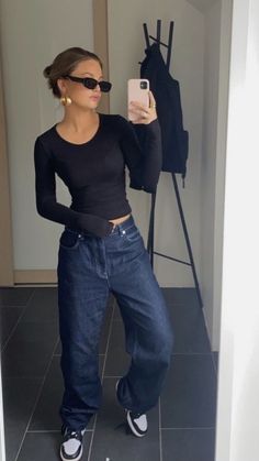 Funky Basic Outfits, Lazy Day Street Style, Chill Work Outfits Women, Collared T Shirt Outfit, Minimal Aesthetic Outfits, Look Legging, Skandinavian Fashion, Looks Party, Looks Street Style