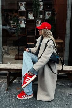 Red Adidas Outfit, Looks Adidas, Nyc Winter Outfits, Ny Outfits, Nyc Outfits, Work Fits, Fall Trends Outfits, Outfit Trends