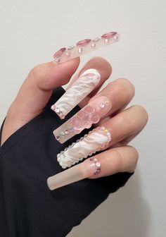 These are the most TRENDY tapered square nails designs summer, including cute pink and white tapered square nails inspiration, classy pastel pink tapered square nail ideas, long tapered square nails, cute light pink tapered square nail art designs, spring tapered square nails, and white and pink acrylic tapered square nails aesthetic! If you haven’t jumped on this nail trend yet, you should before it’s too late! Plus, we're sure you'll love the nails! Press On Nails Pink, Nails Marble, Pink Press On Nails, Holiday Nails Christmas, Bears Nails, Soft Gel Nails, Super Cute Nails