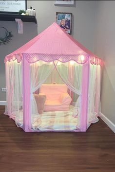 Princess Tent Ideas, Big Kids Playroom Ideas, Amazing Kids Bedrooms, Mosquito Net Design, Market Set Up Ideas, Princess Themed Bedroom, Tent House For Kids, Princess Kids Room, Princess Tent