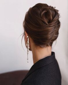 Chic French twist ideas for weddings and formal events Κούρεμα Bob, Wedding Hair Up, Guest Hair, Wedding Hair Inspiration, Low Bun, Elegant Updo, Bridal Hair And Makeup, Wedding Hair And Makeup