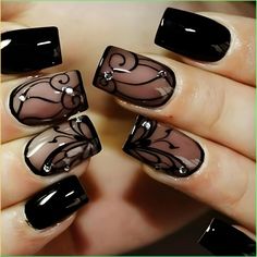 After fur nails, you probably thought that you had seen all the craziest nail art ideas. Black Quince Nails Short, Translucent Black Nails, Black Formal Nails, Short Black Square Nails, Edgy Nails, Short Square Nails, Short Square Acrylic Nails, Nails Only, Design Stand