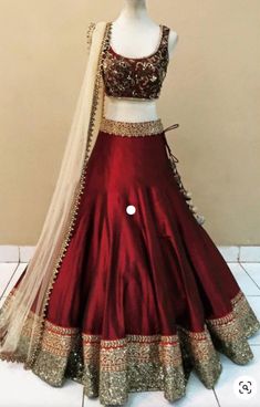 Off White Lehenga, Silk Bridal Lehenga, भारतीय दुल्हन संबंधी, डिजाइनर कपड़े, White Lehenga, Party Wear Lehenga Choli, Maroon Blouse, Choli Designs, Lehenga Choli Online